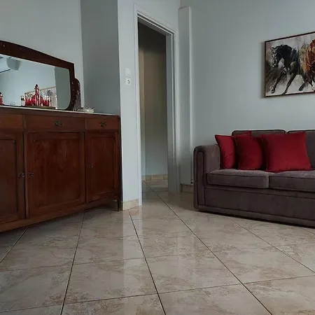 Aggeliki's Place Detached With Yard/parking 볼로스