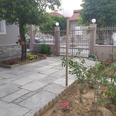 Aggeliki's Place Detached With Yard/parking 빌라 *