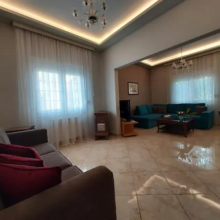 Aggeliki's Place Detached With Yard/parking *