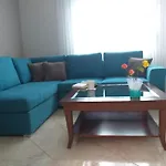 Aggeliki's Place Detached With Yard/parking Willa