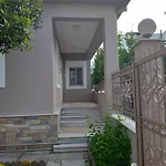 Aggeliki's Place Detached With Yard/parking * Wolos